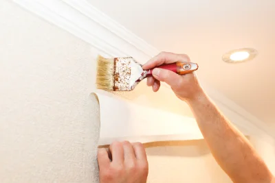 Pose de papier peint à Calan — revêtements muraux et toiles de verre